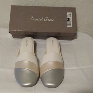 Daniel Green Womens Denise Metallic Faux Leather Mule Wedge Heels Shoes NWT